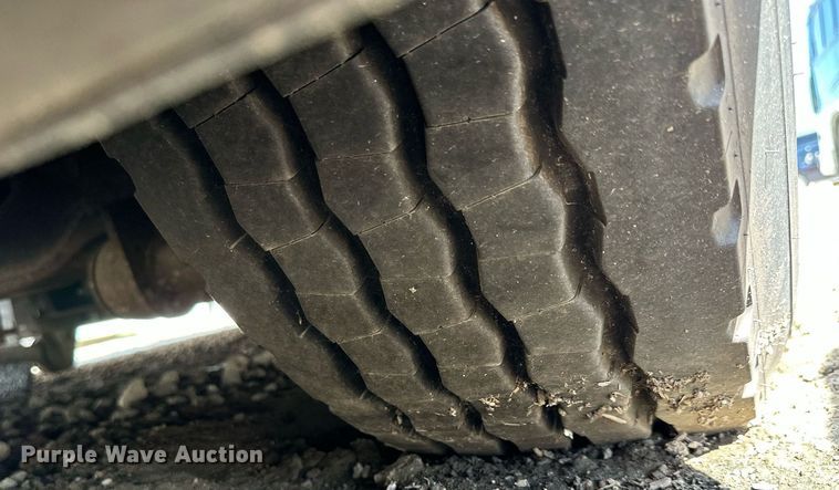 image for item NP9647 1997 Prevost H3-45 coach bus