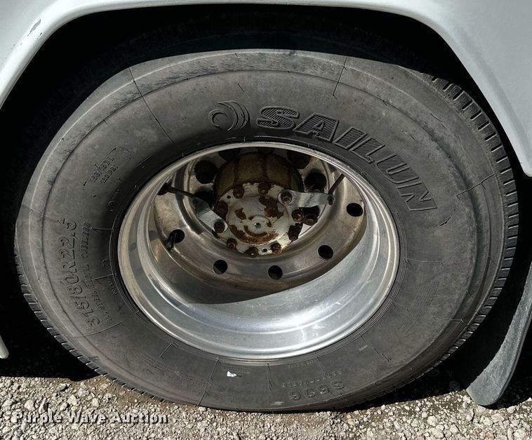 image for item NP9647 1997 Prevost H3-45 coach bus