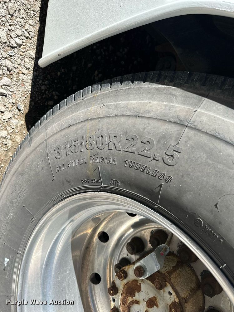 image for item NP9647 1997 Prevost H3-45 coach bus