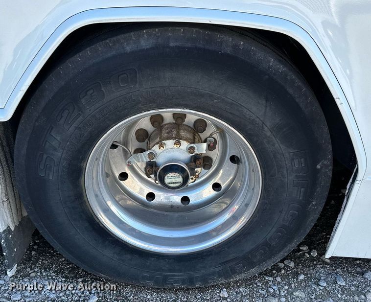 image for item NP9647 1997 Prevost H3-45 coach bus