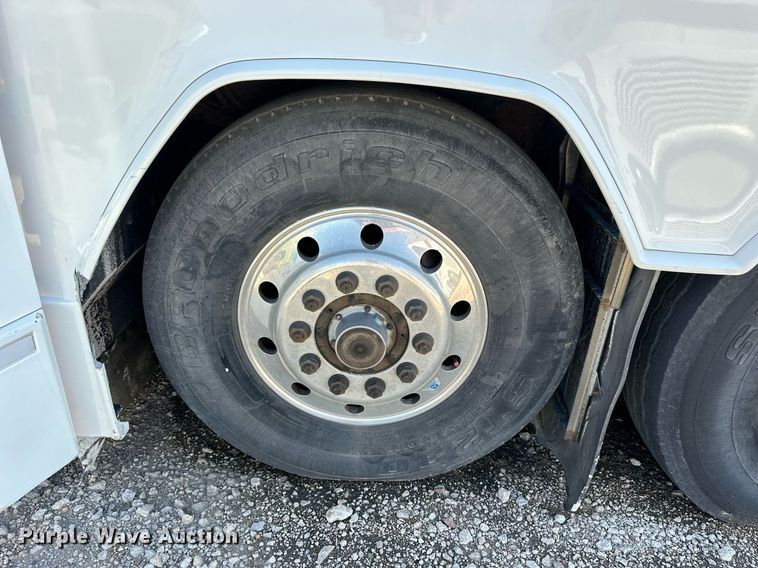 image for item NP9647 1997 Prevost H3-45 coach bus