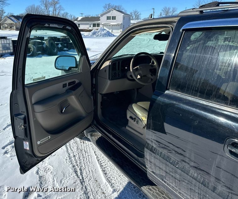 image for item NS9166 2006 GMC Yukon XL Denali SUV