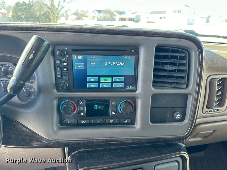 image for item NS9166 2006 GMC Yukon XL Denali SUV