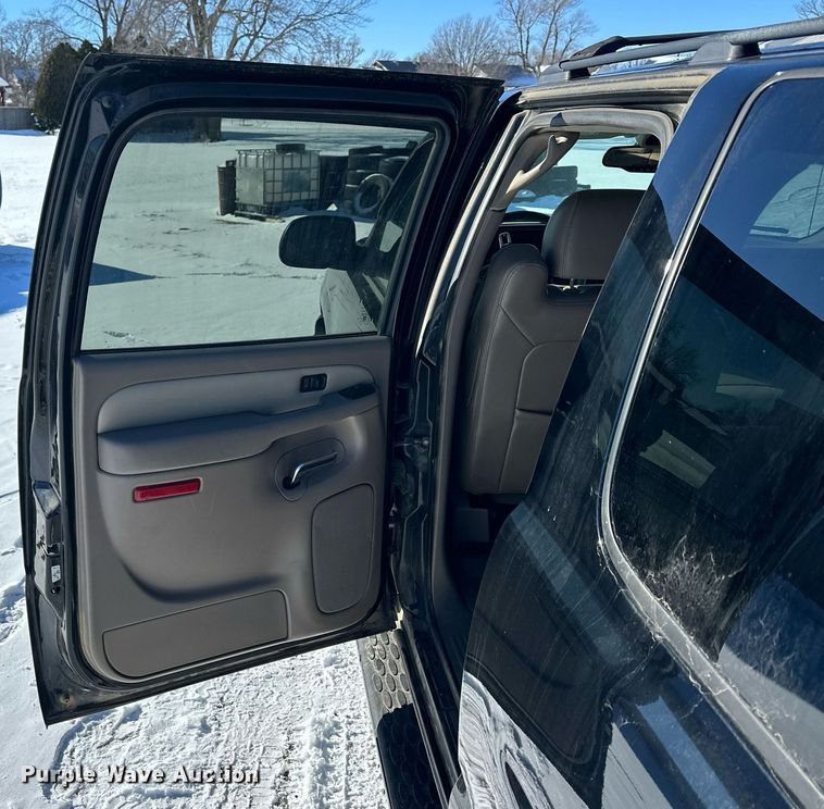 image for item NS9166 2006 GMC Yukon XL Denali SUV