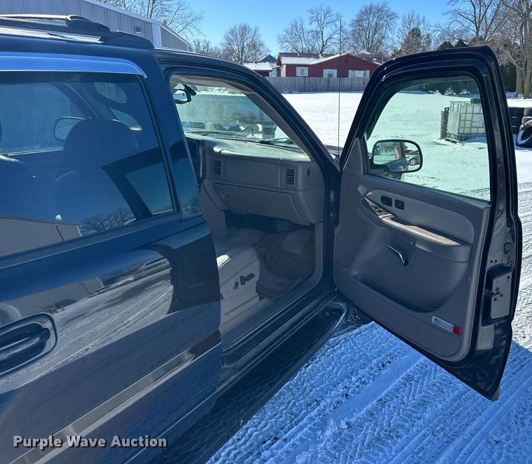 image for item NS9166 2006 GMC Yukon XL Denali SUV