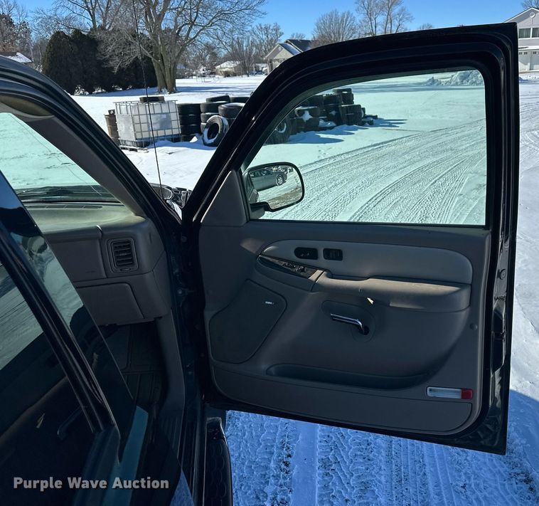 image for item NS9166 2006 GMC Yukon XL Denali SUV