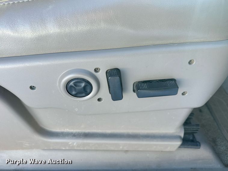 image for item NS9166 2006 GMC Yukon XL Denali SUV