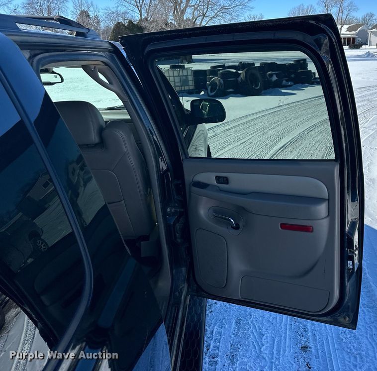 image for item NS9166 2006 GMC Yukon XL Denali SUV