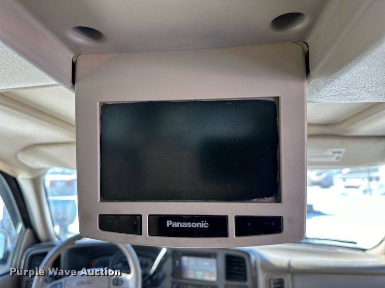 image for item NS9166 2006 GMC Yukon XL Denali SUV