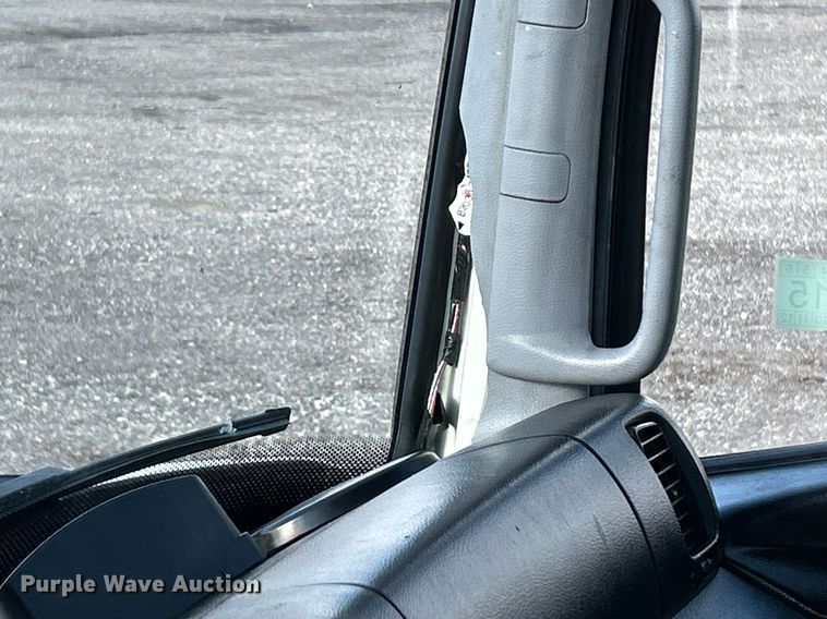 image for item OI9503 2010 Hino 185 flatbed truck