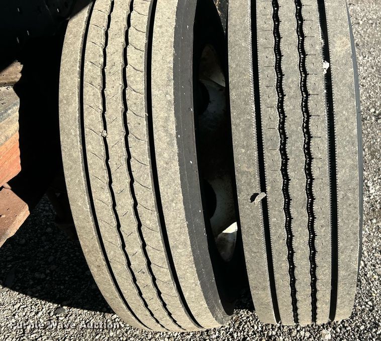 image for item OI9503 2010 Hino 185 flatbed truck