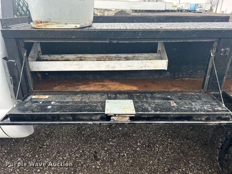 image for item OI9509 2012 Ford F550 Super Duty flatbed truck