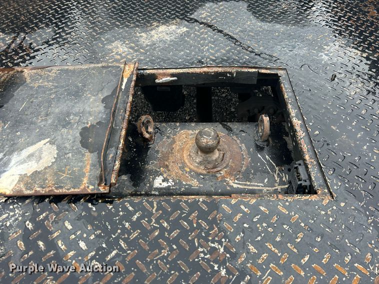 image for item OI9509 2012 Ford F550 Super Duty flatbed truck