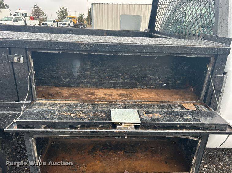 image for item OI9509 2012 Ford F550 Super Duty flatbed truck