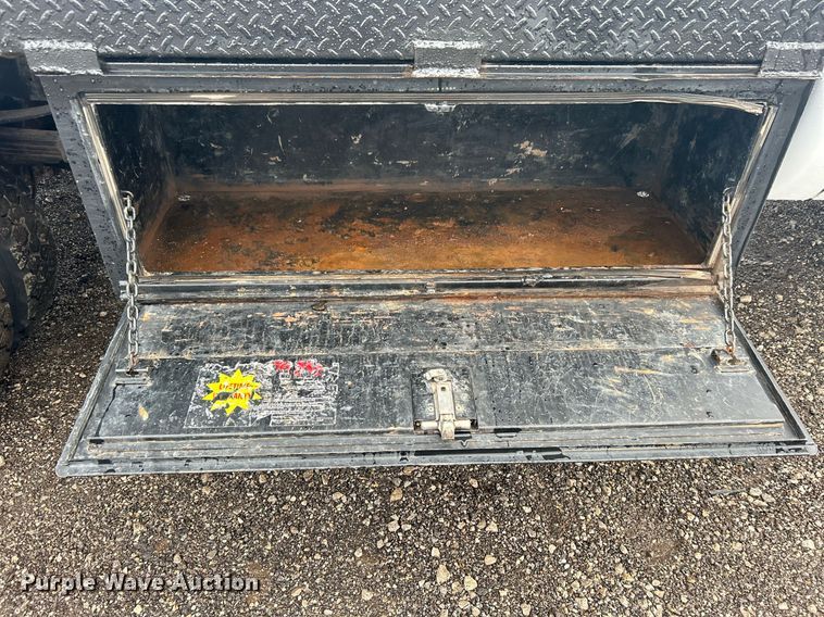 image for item OI9509 2012 Ford F550 Super Duty flatbed truck