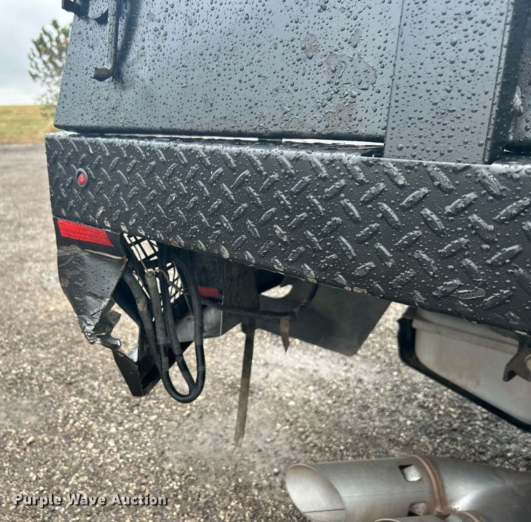 image for item OI9509 2012 Ford F550 Super Duty flatbed truck