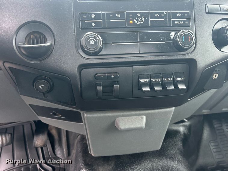 image for item OI9509 2012 Ford F550 Super Duty flatbed truck