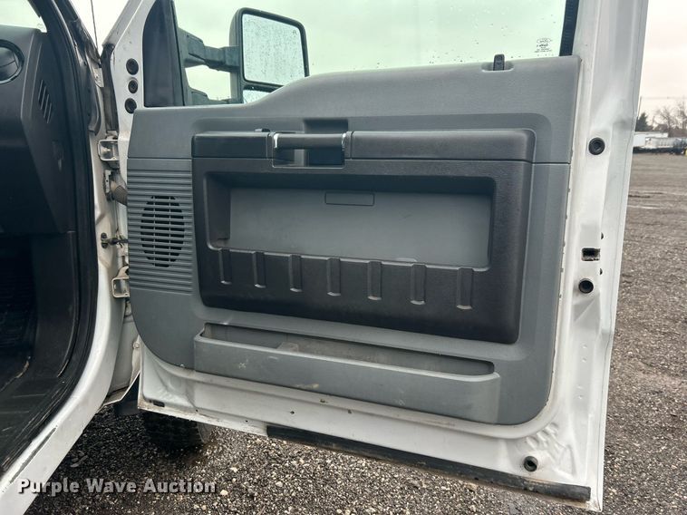 image for item OI9509 2012 Ford F550 Super Duty flatbed truck