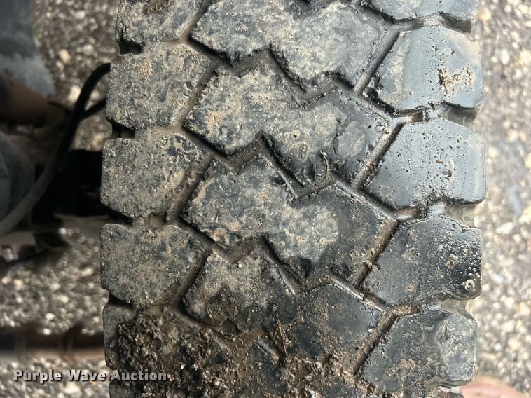 image for item OI9509 2012 Ford F550 Super Duty flatbed truck