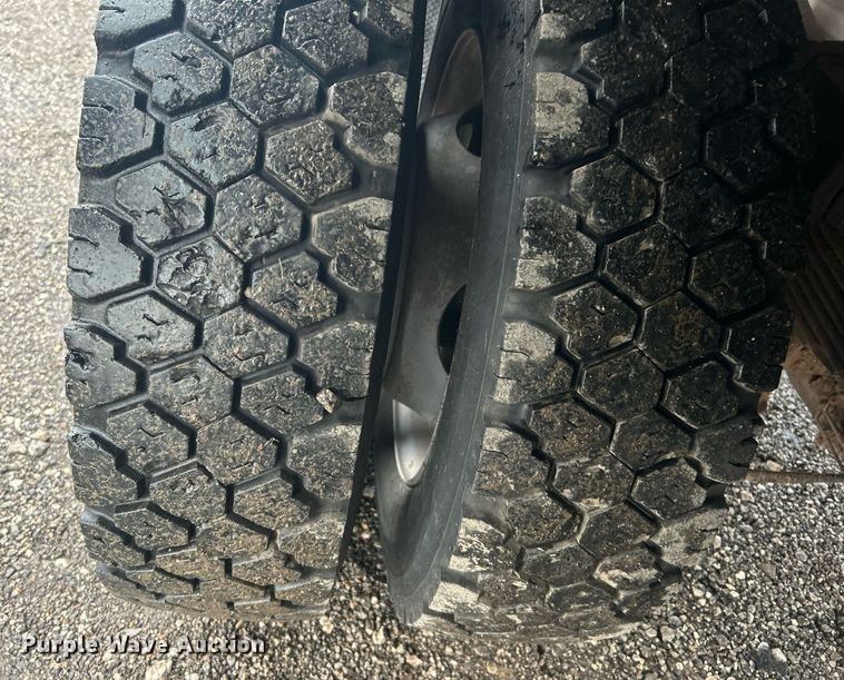 image for item OI9509 2012 Ford F550 Super Duty flatbed truck