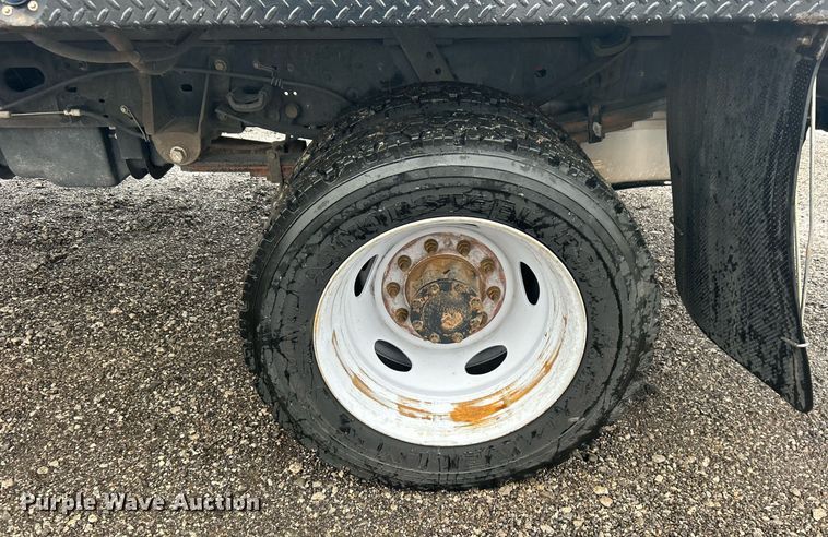 image for item OI9509 2012 Ford F550 Super Duty flatbed truck