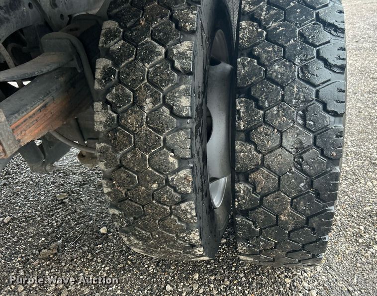 image for item OI9509 2012 Ford F550 Super Duty flatbed truck