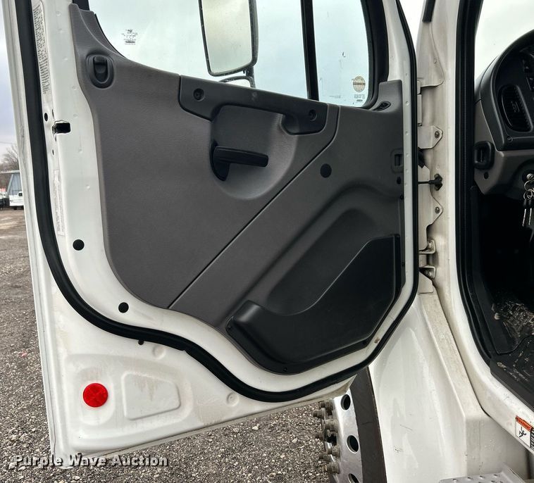 image for item OI9518 2017 Freightliner  Business Class M2 box truck