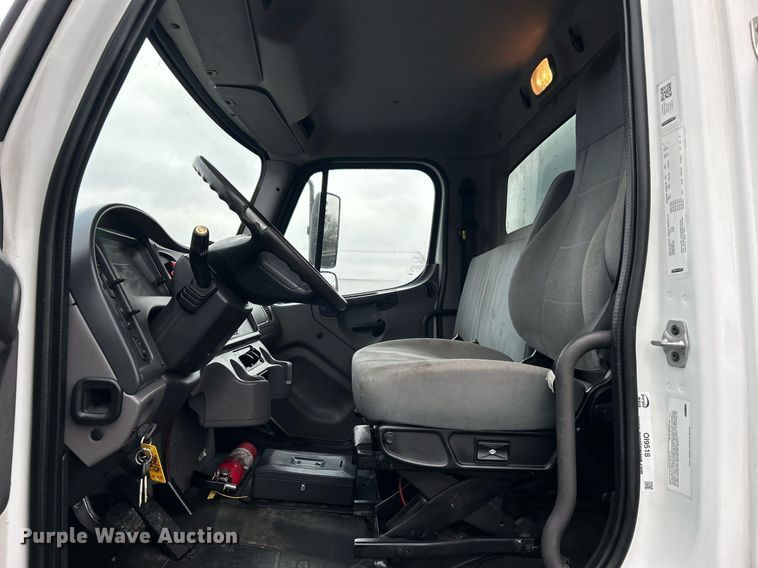 image for item OI9518 2017 Freightliner  Business Class M2 box truck