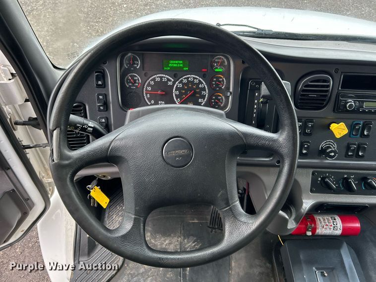 image for item OI9518 2017 Freightliner  Business Class M2 box truck