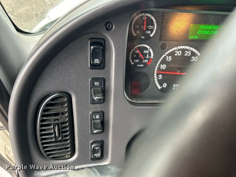 image for item OI9518 2017 Freightliner  Business Class M2 box truck