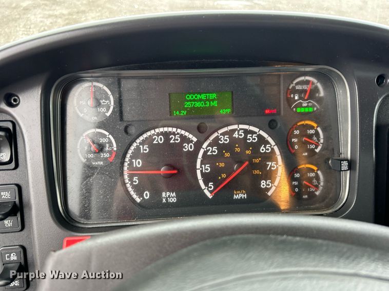 image for item OI9518 2017 Freightliner  Business Class M2 box truck