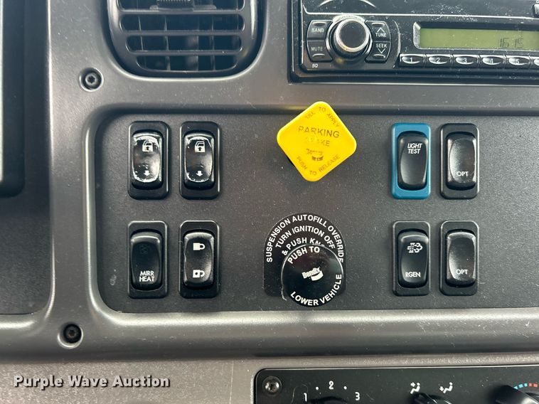 image for item OI9518 2017 Freightliner  Business Class M2 box truck