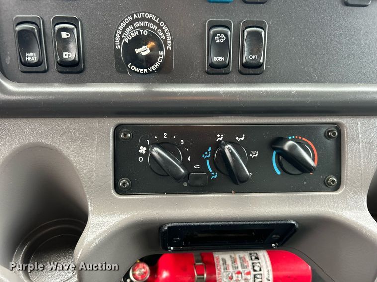 image for item OI9518 2017 Freightliner  Business Class M2 box truck