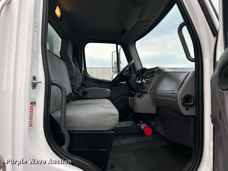 image for item OI9518 2017 Freightliner  Business Class M2 box truck