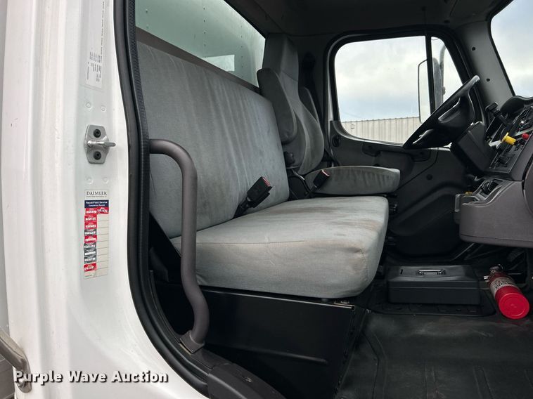 image for item OI9518 2017 Freightliner  Business Class M2 box truck