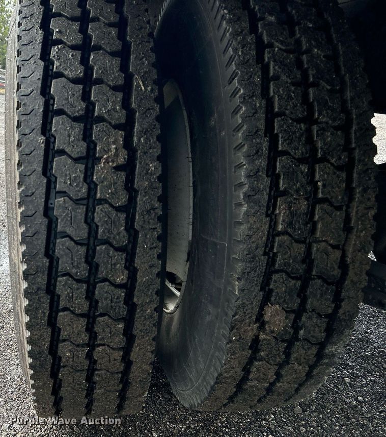 image for item OI9518 2017 Freightliner  Business Class M2 box truck