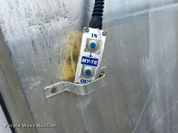 image for item OI9524 2016 Ford F350 Super Duty  box truck