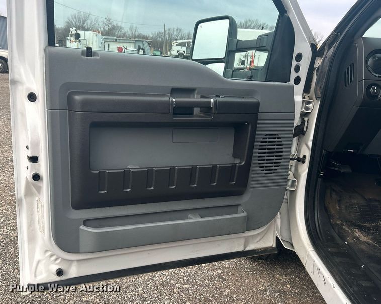 image for item OI9524 2016 Ford F350 Super Duty  box truck