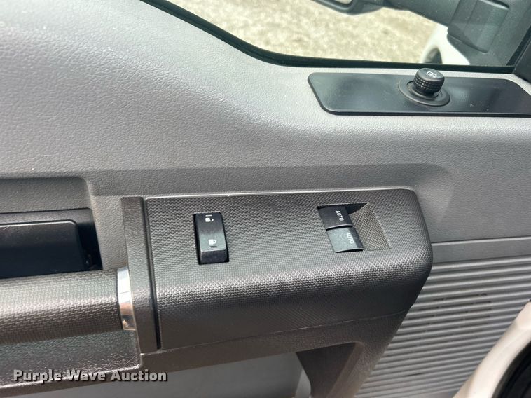 image for item OI9524 2016 Ford F350 Super Duty  box truck