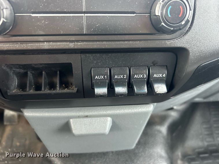 image for item OI9524 2016 Ford F350 Super Duty  box truck