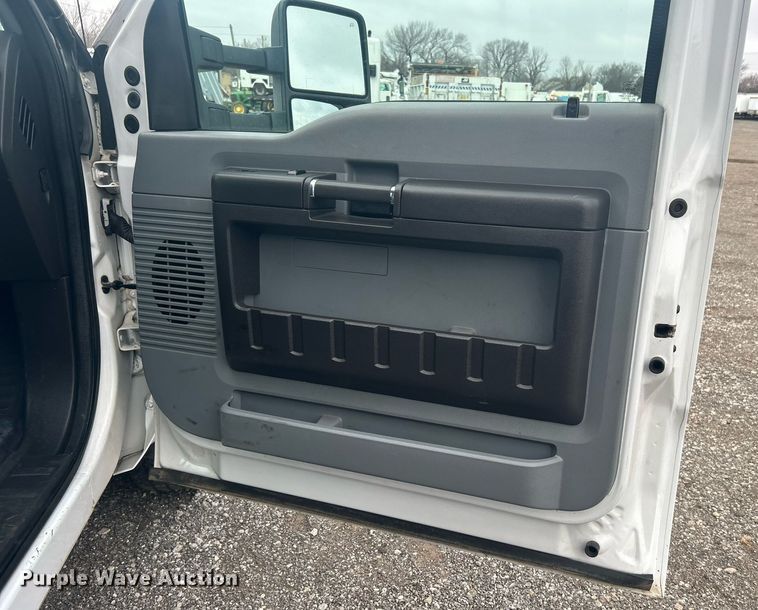 image for item OI9524 2016 Ford F350 Super Duty  box truck