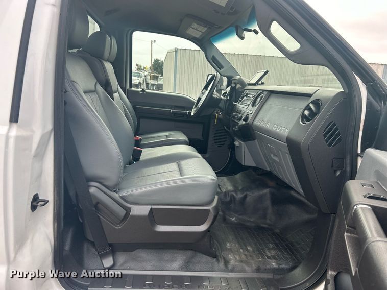 image for item OI9524 2016 Ford F350 Super Duty  box truck