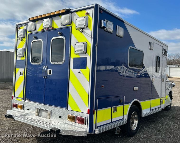 image for item OI9530 2000 Ford E450 Super Duty  ambulance