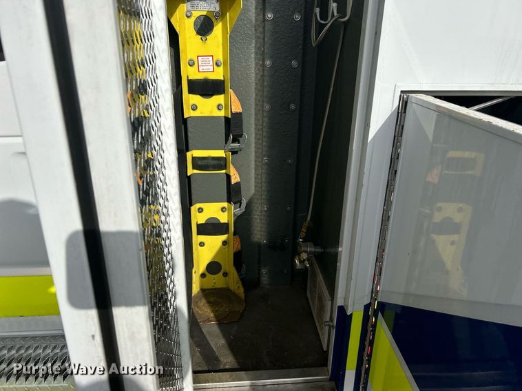 image for item OI9530 2000 Ford E450 Super Duty  ambulance