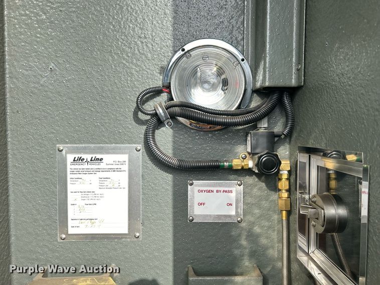 image for item OI9530 2000 Ford E450 Super Duty  ambulance