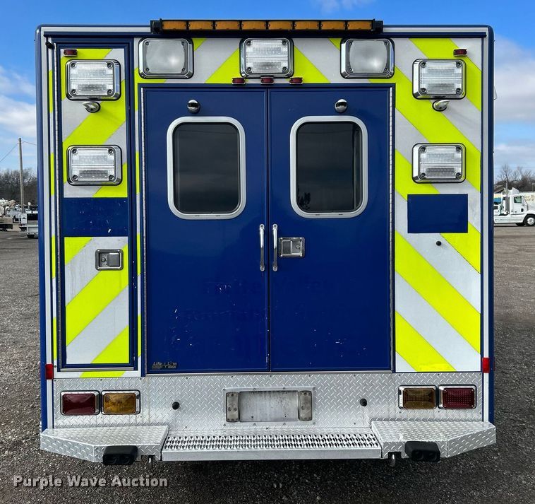 image for item OI9530 2000 Ford E450 Super Duty  ambulance