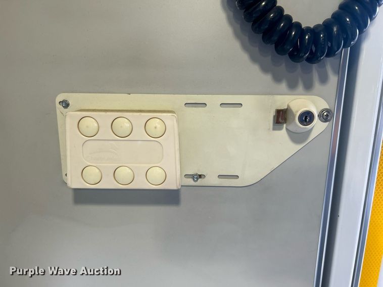 image for item OI9530 2000 Ford E450 Super Duty  ambulance