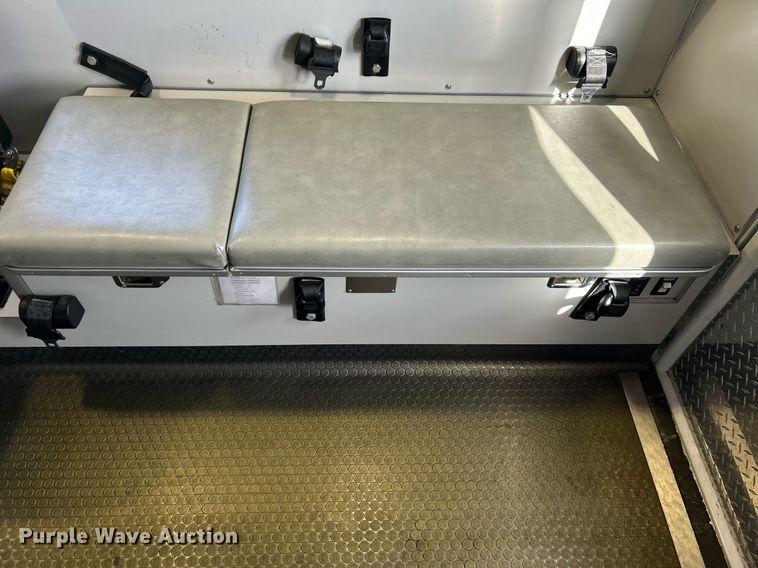 image for item OI9530 2000 Ford E450 Super Duty  ambulance