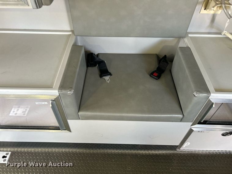 image for item OI9530 2000 Ford E450 Super Duty  ambulance