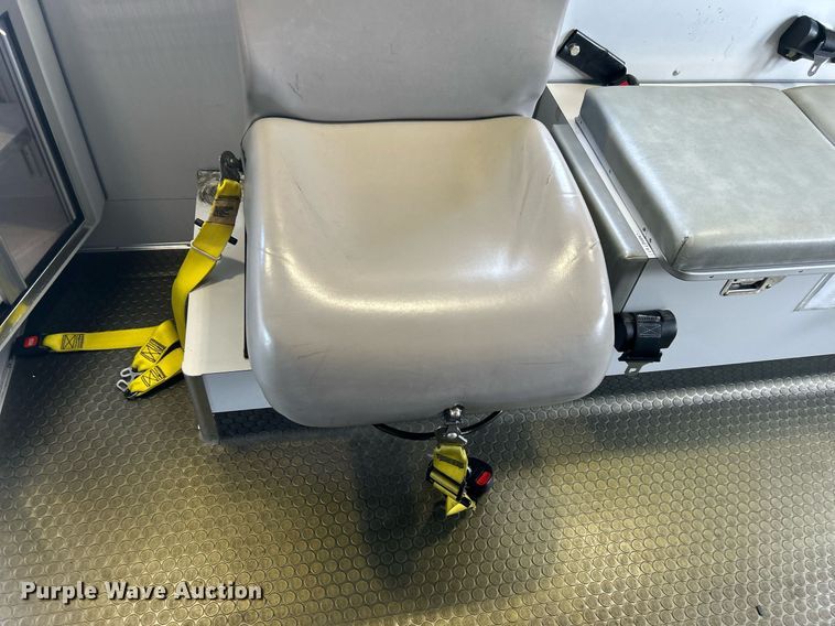 image for item OI9530 2000 Ford E450 Super Duty  ambulance